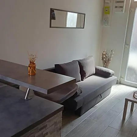 Petite Maison De A *